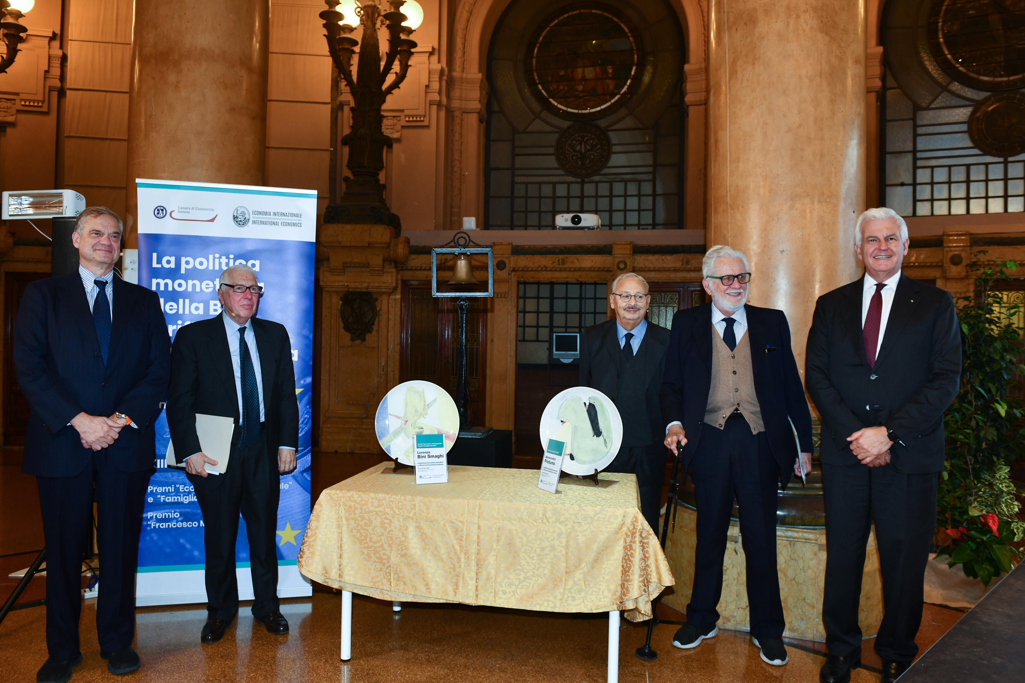 Evento annuale "La politica monetaria della BCE e riflessi sull'economia italiana", Borsa Valori 11 novembre 2022 - la premiazione